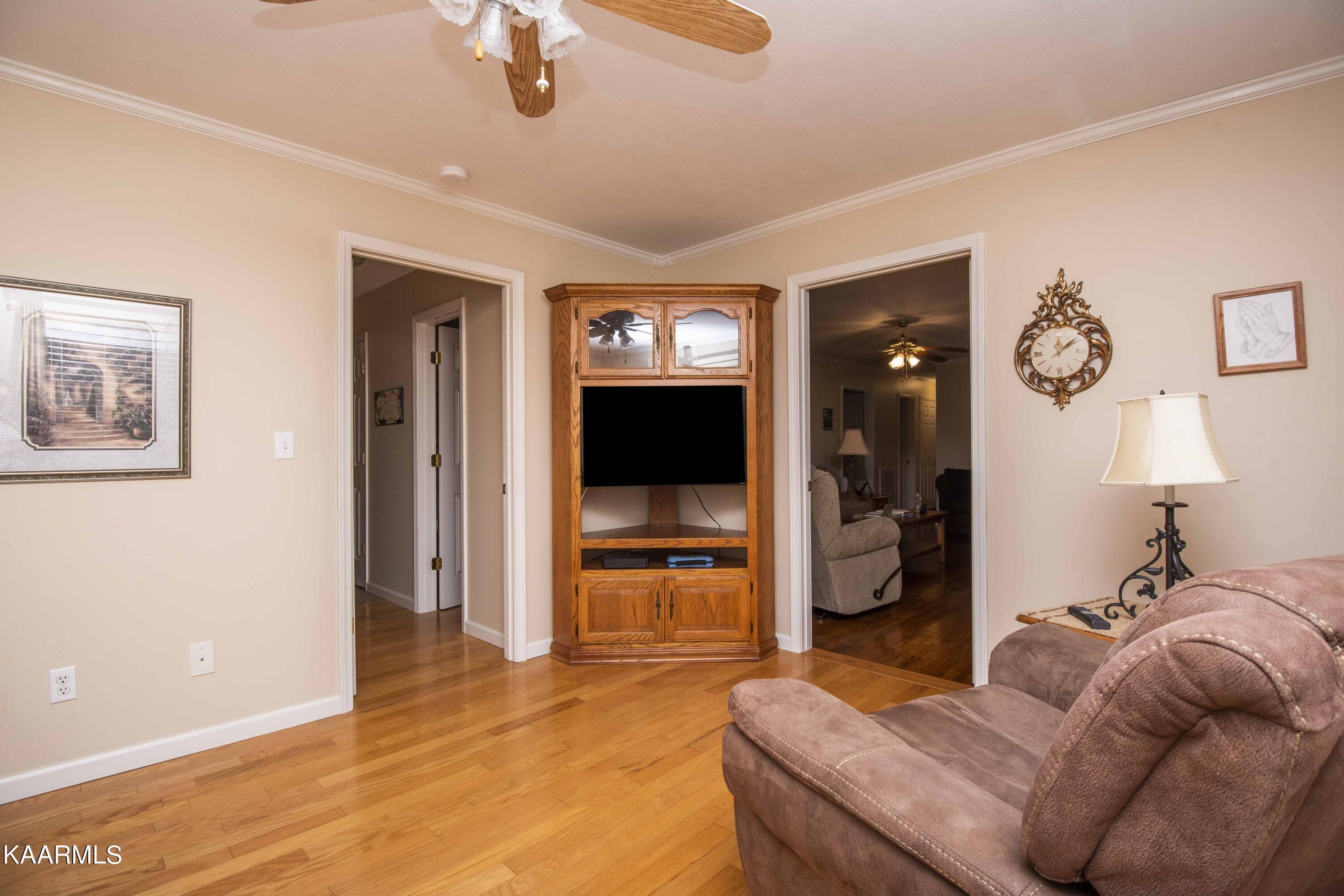 2943 Sugar Grove Valley Road Harriman, TN 37748 - Photo 15 of 56 den_1