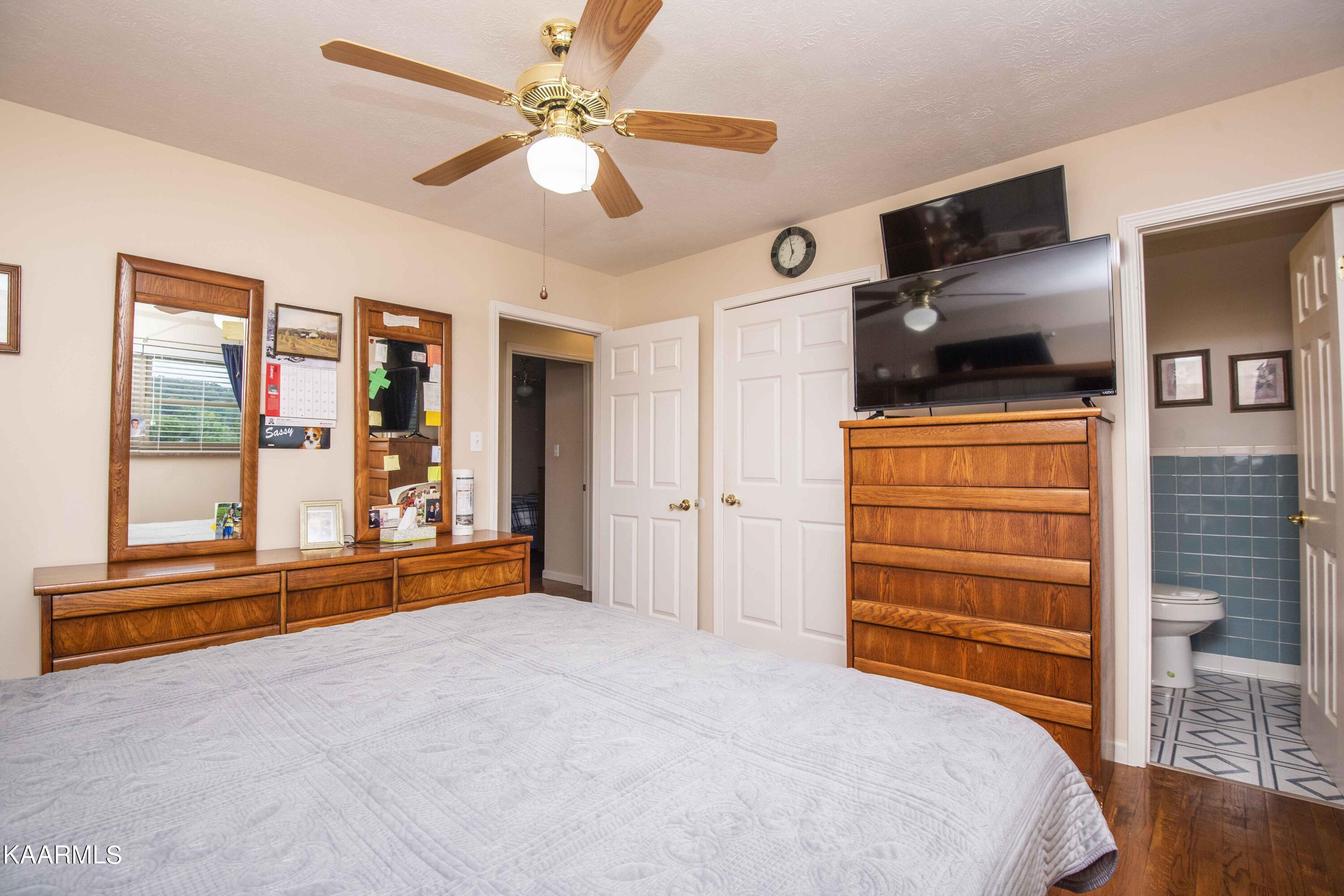 2943 Sugar Grove Valley Road Harriman, TN 37748 - Photo 33 of 56 master bed_1
