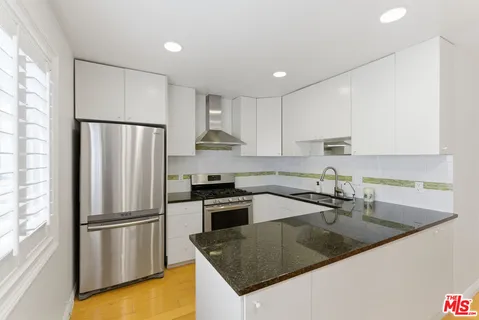 $730,000 | 2444 4th Street, Unit 4, Santa Monica, CA 90405