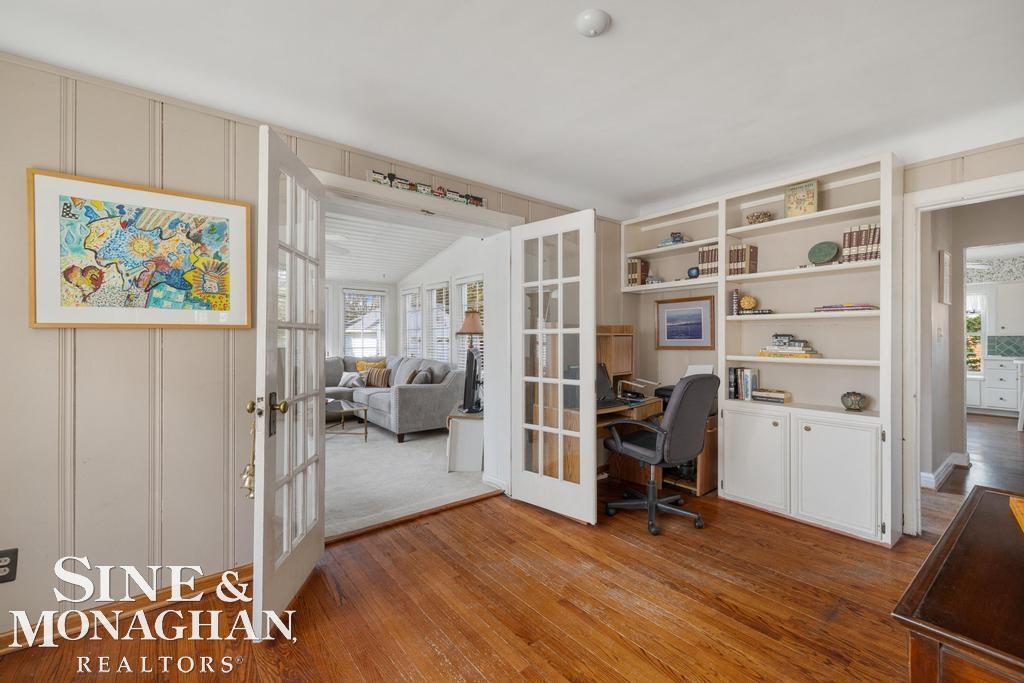 1037 Yorkshire Road Grosse Pointe, MI 48230 - Photo 10 of 35 50202310-d4e2d3b5-5477-43b5-b7c3-0ed26cbae511.JPG
