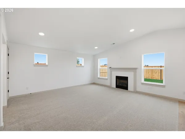 $349,990 | 2213 West 10th Avenue, Junction City, OR 97448