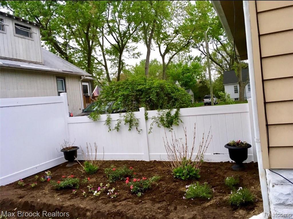 2173 Rosemont Road Berkley, MI 48072 - Photo 24 of 27 78FBF412-AF4D-4317-A7DE-E534EDF46F8C.jpeg