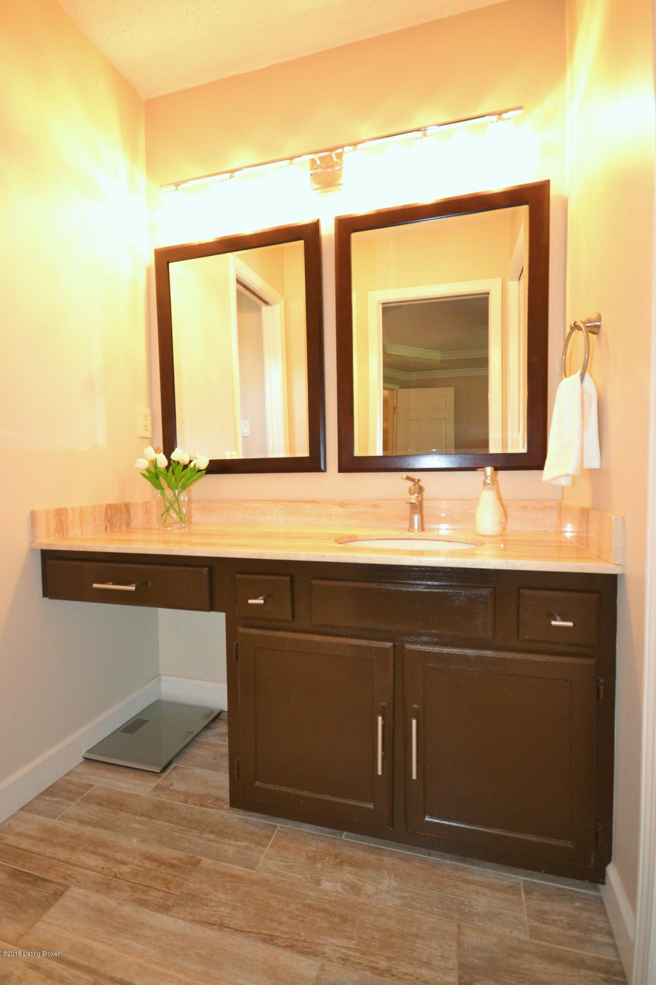 7713 Shaker Mill Road Louisville, KY 40220 - Photo 16 of 22 DSC_0421