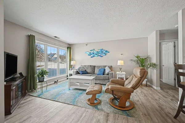 $199,900 | 6165 Chasewood Parkway, Unit 1, Hopkins, MN 55343