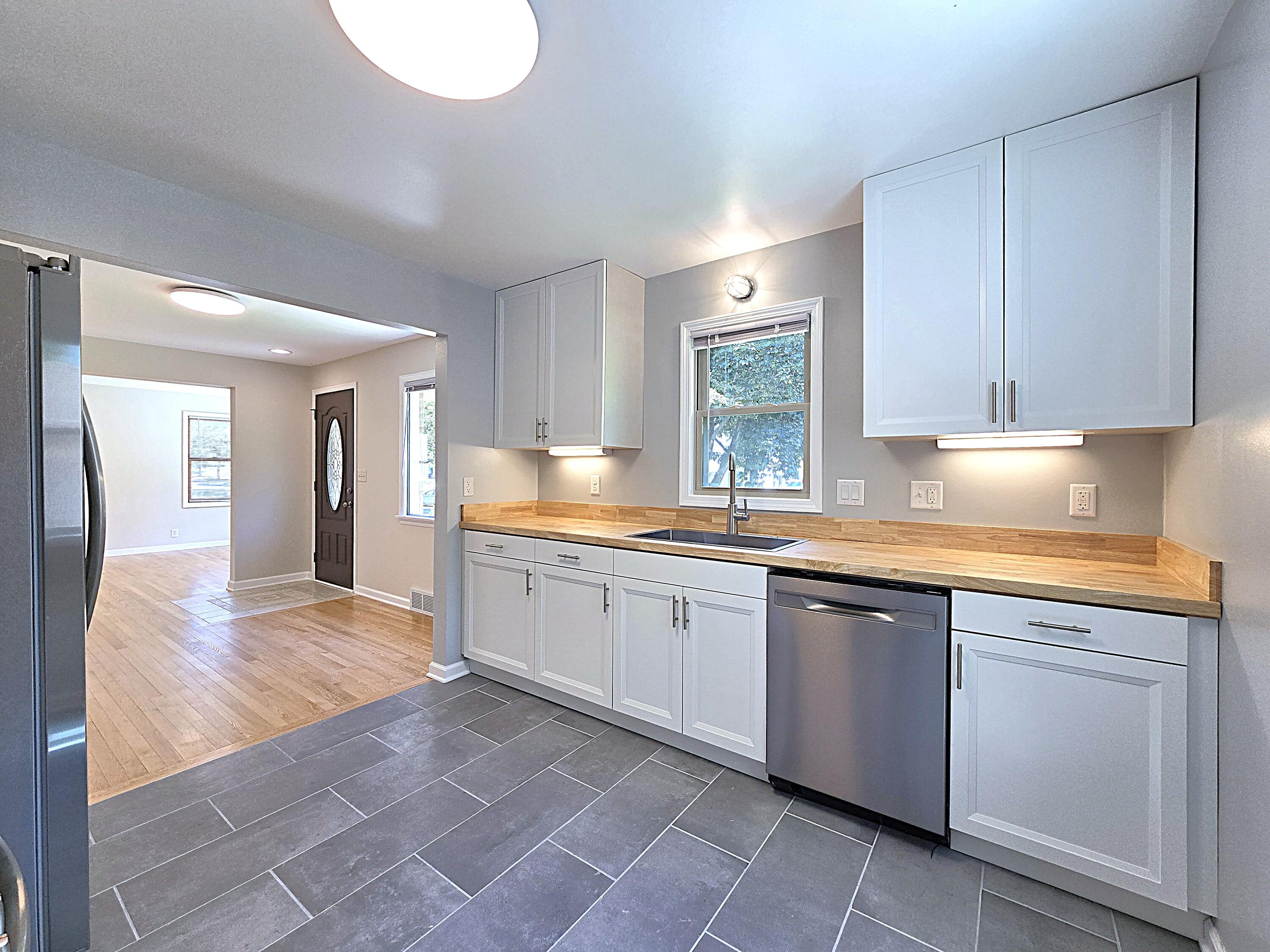 4445 South Burrell Street Milwaukee, WI 53207 - Photo 6 of 44 Kitchen