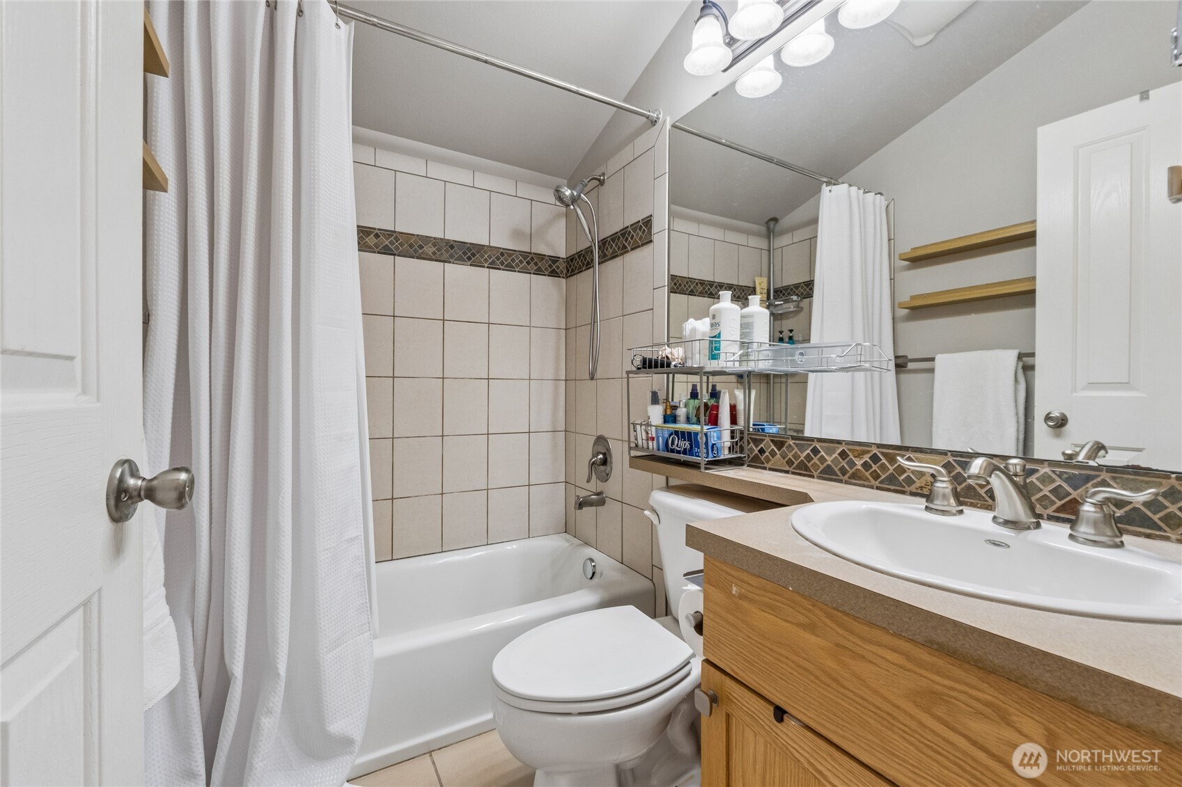6331 42nd Avenue Southwest, Unit B Seattle, WA 98136 - Photo 17 of 27