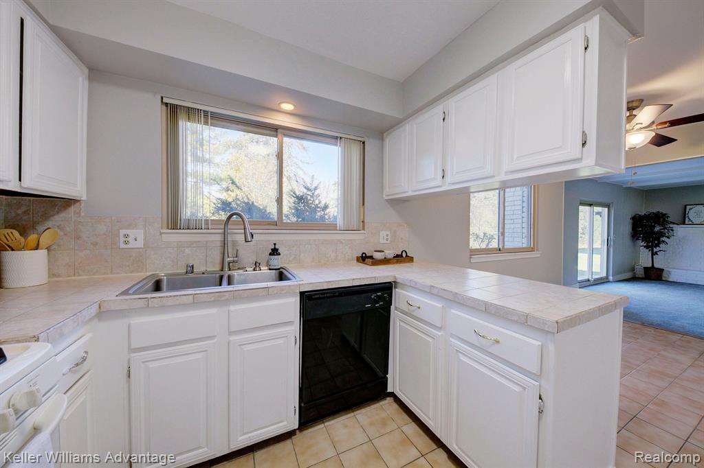 22364 Mill Road Novi, MI 48375 - Photo 7 of 61