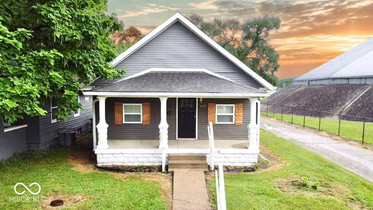 2009 Gent Avenue Indianapolis, IN 46202 - Photo 1 of 35