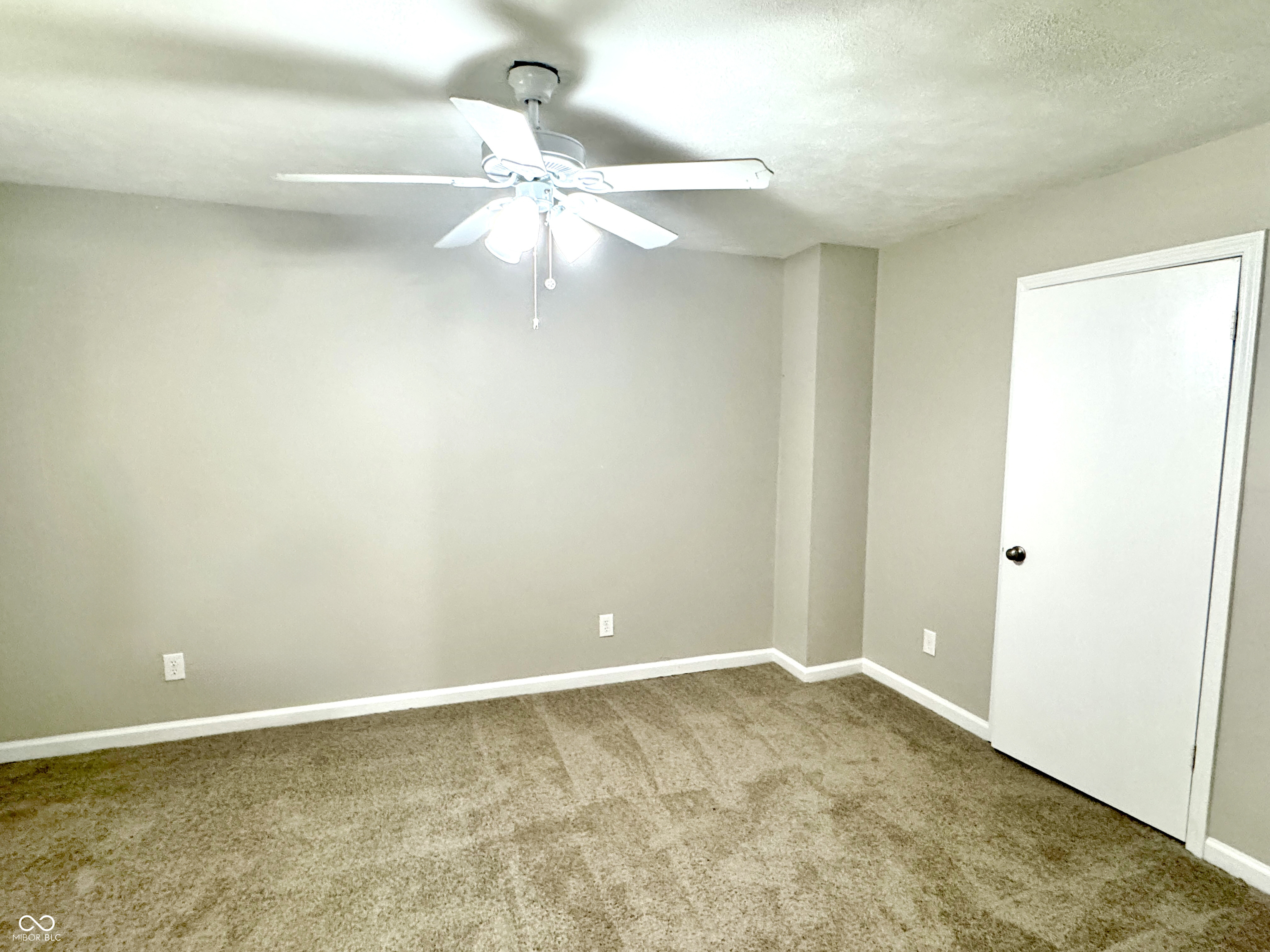 2009 Gent Avenue Indianapolis, IN 46202 - Photo 12 of 35