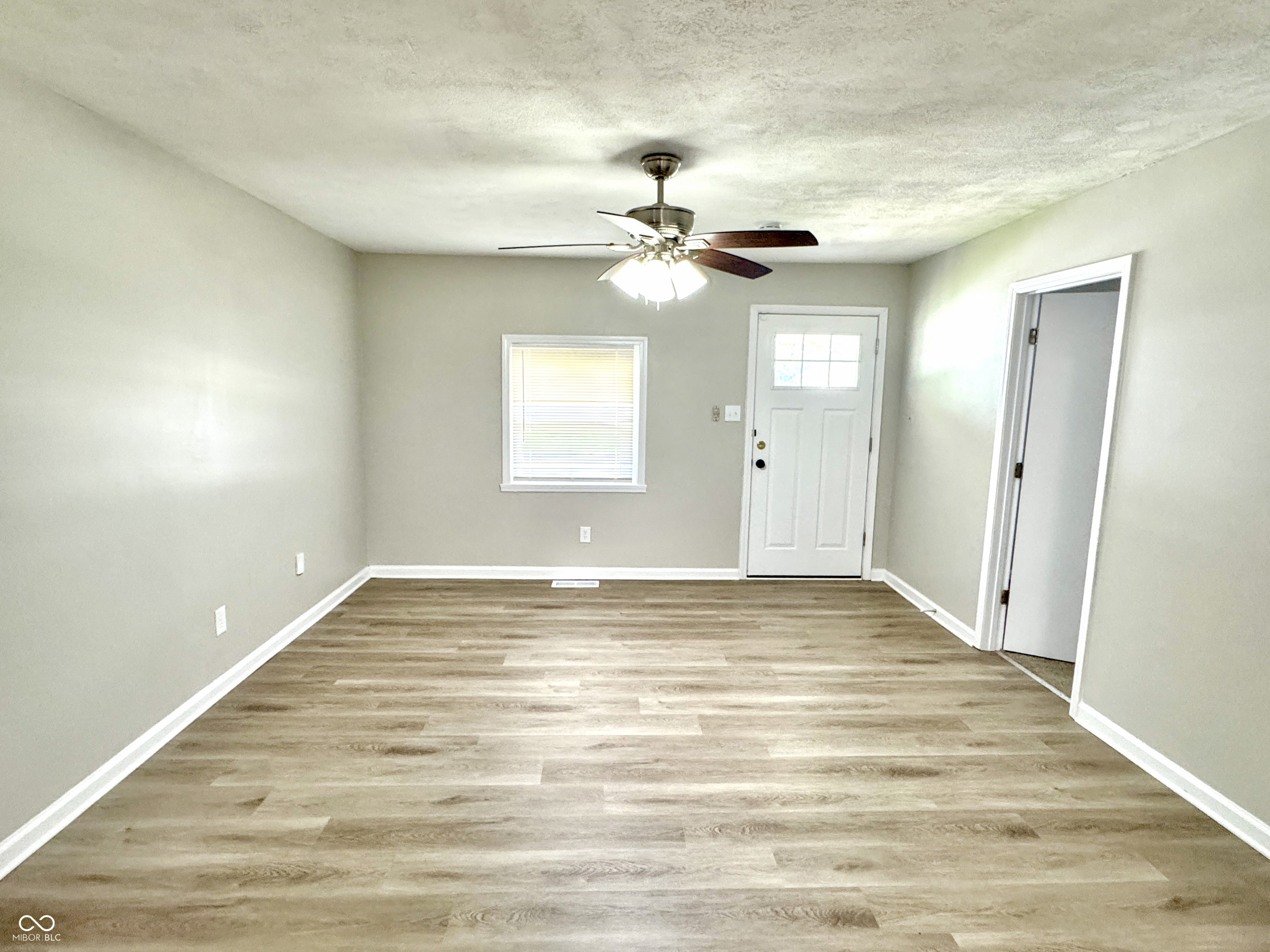 2009 Gent Avenue Indianapolis, IN 46202 - Photo 15 of 35