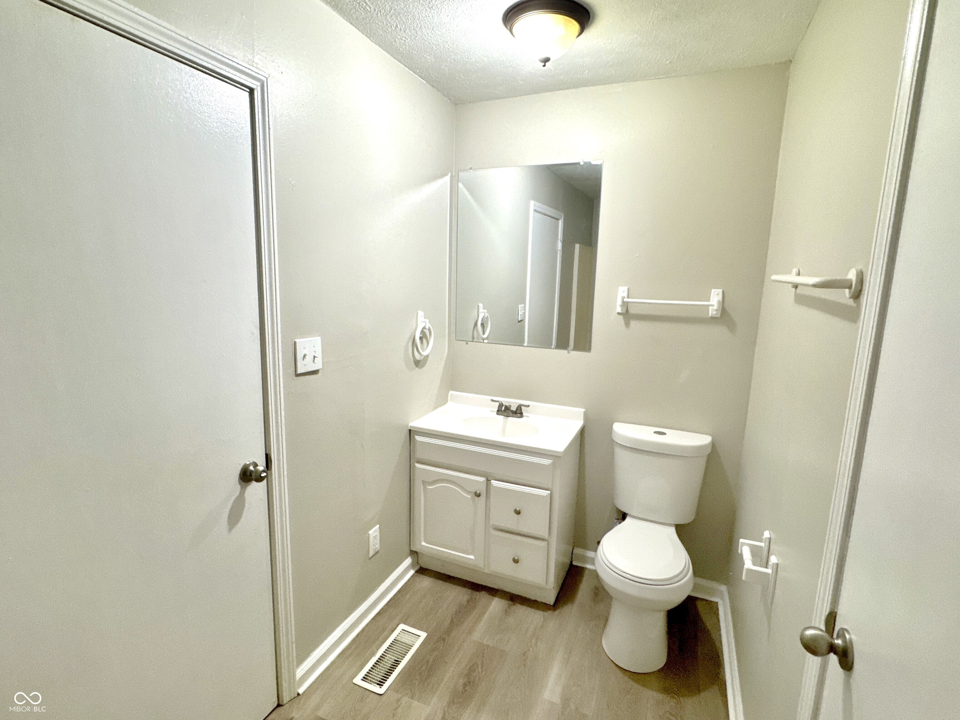 2009 Gent Avenue Indianapolis, IN 46202 - Photo 23 of 35