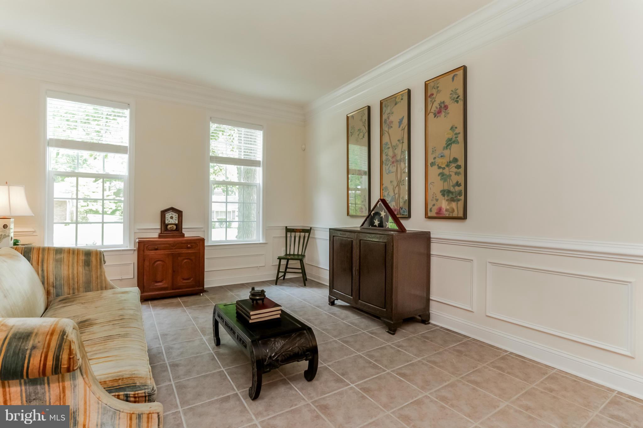 5406 Juliet Street Springfield, VA 22151 - Photo 4 of 30 Living Room