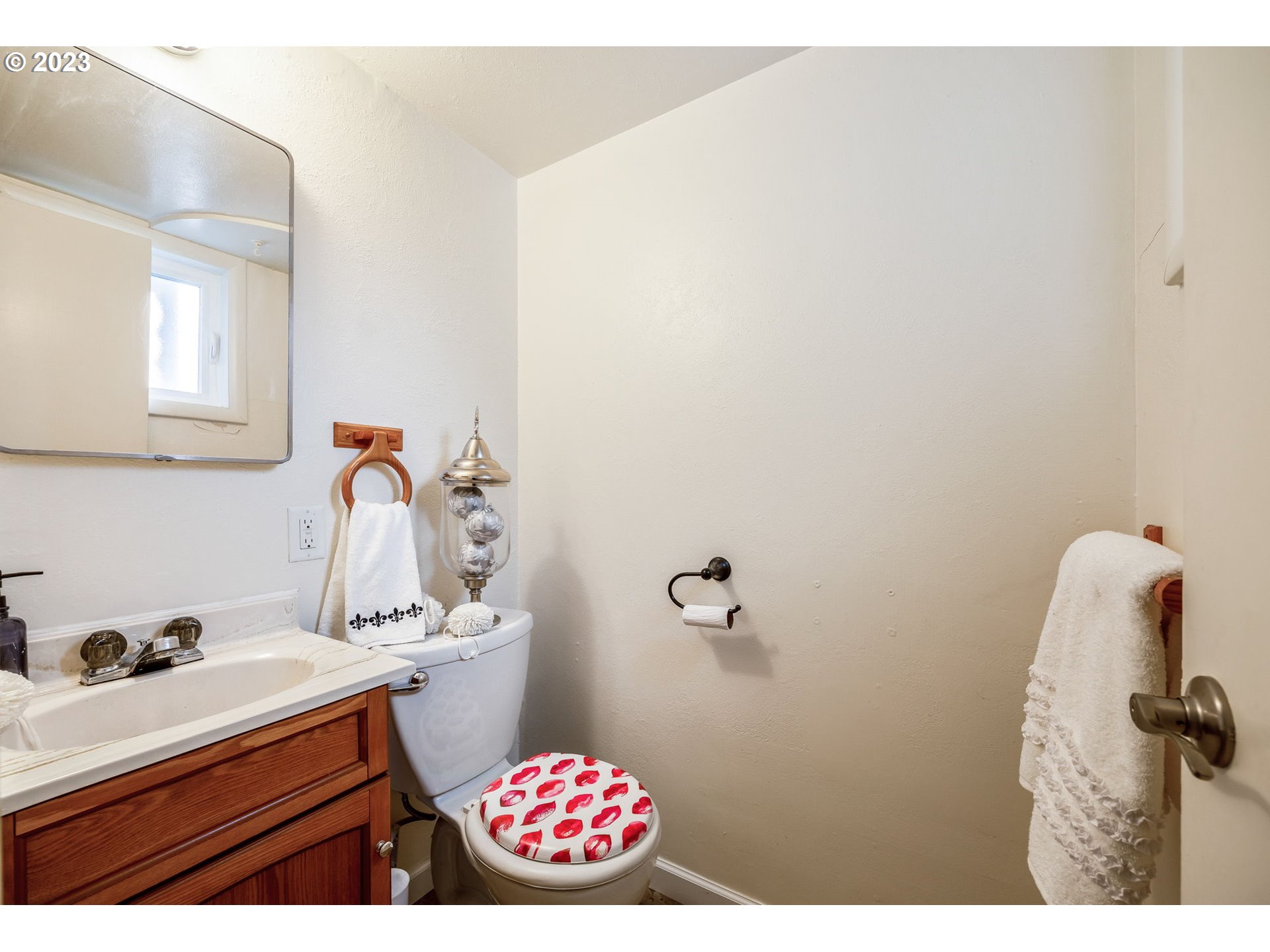 1335 B Street Springfield, OR 97477 - Photo 25 of 40 a bathroom with a sink toilet and vanity