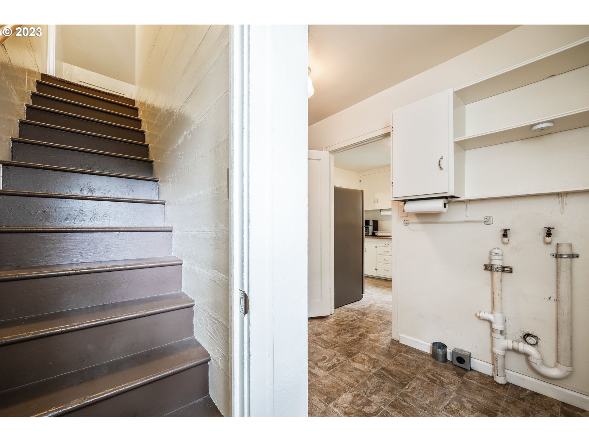 1335 B Street Springfield, OR 97477 - Photo 26 of 40 a view of walk in closet