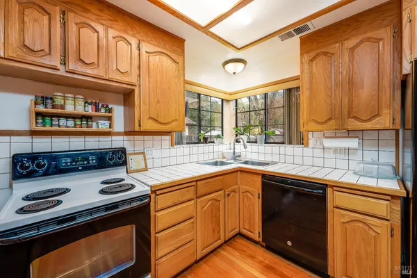 $799,000 | 1096 West Standley Street, Ukiah, CA 95482