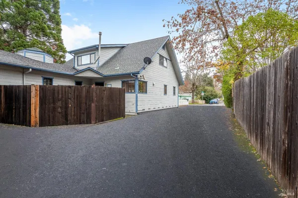 $799,000 | 1096 West Standley Street, Ukiah, CA 95482