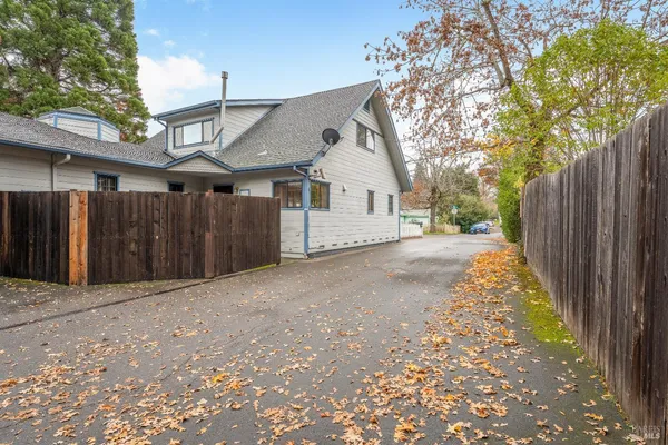 $799,000 | 1096 West Standley Street, Ukiah, CA 95482