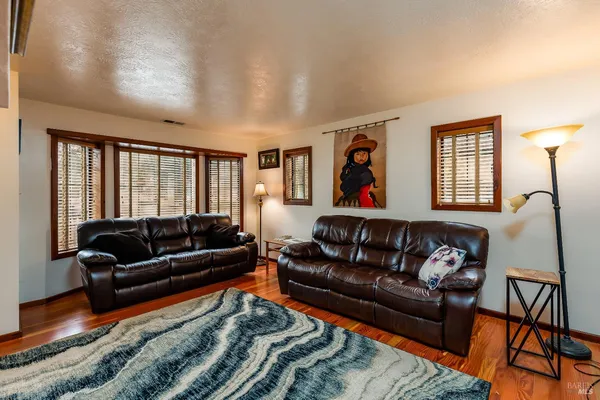 $799,000 | 1096 West Standley Street, Ukiah, CA 95482