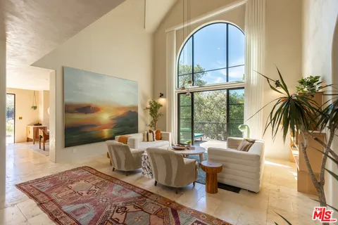 $2,995,000 | 21165 Entrada Road, Topanga, CA 90290