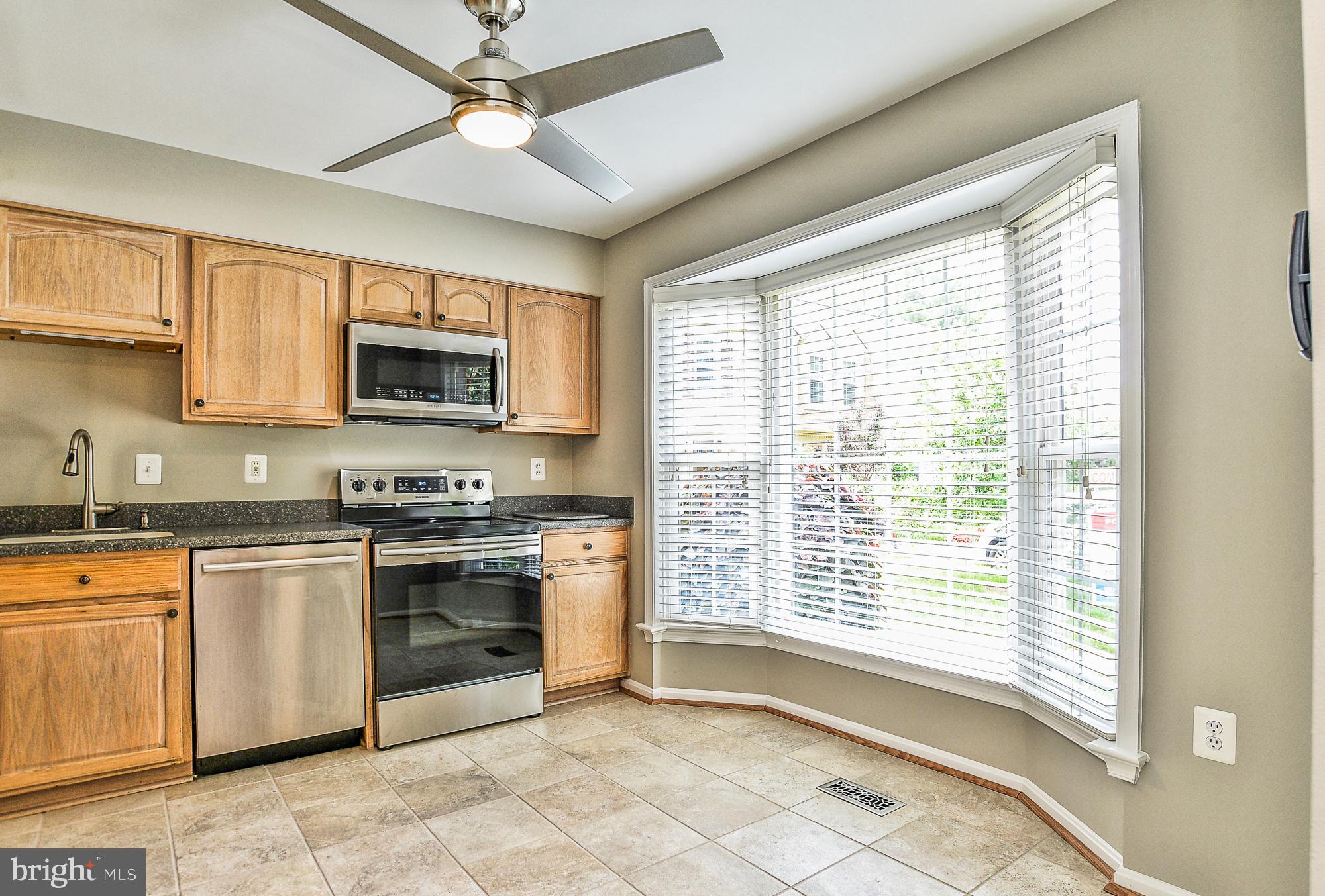 10287 Latney Road Fairfax, VA 22032 - Photo 4 of 36 Great Bay Window, perfect for a table