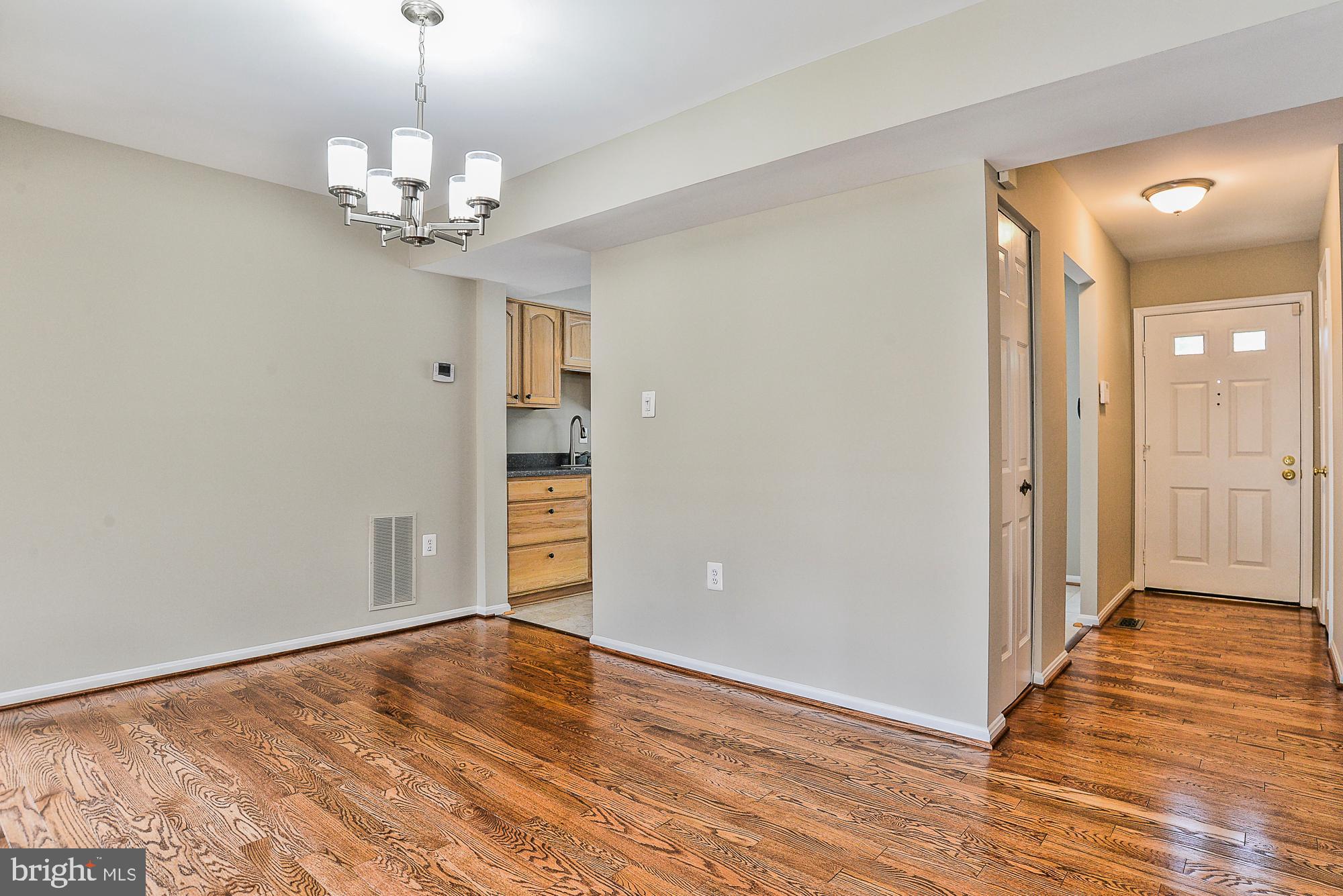 10287 Latney Road Fairfax, VA 22032 - Photo 5 of 36 Dining Room with Refinished Hardwood floors