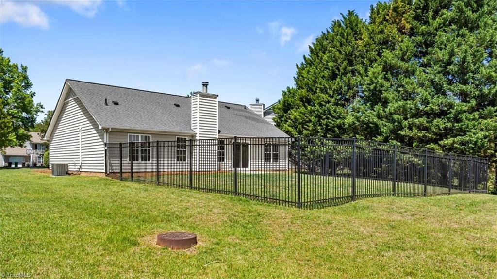 4426 Deacon Court High Point, NC 27265 - Photo 4 of 46