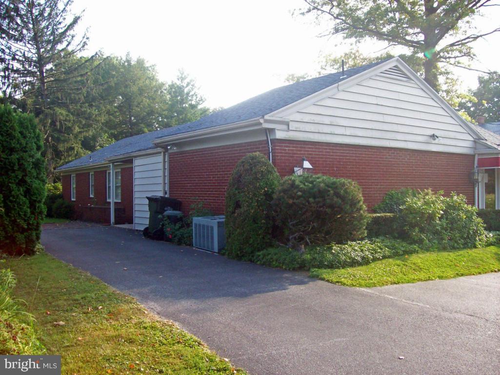 601 Millersville Road Lancaster, PA 17603 - Photo 4 of 13 Gallery Image 4