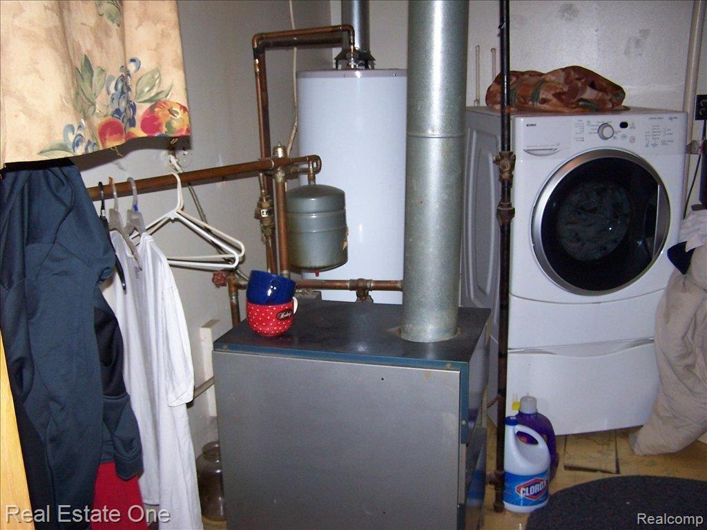37815 Wick Road Romulus, MI 48174 - Photo 11 of 12 Laundry Area
