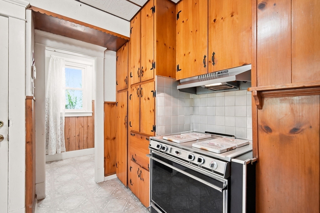 117 Burghardt Street Springfield, MA 01109 - Photo 22 of 42