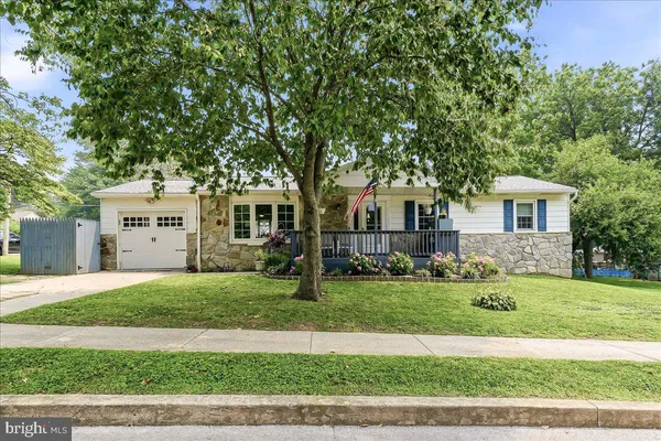 $350,000 | 301 Delaware Avenue, Oxford, PA 19363