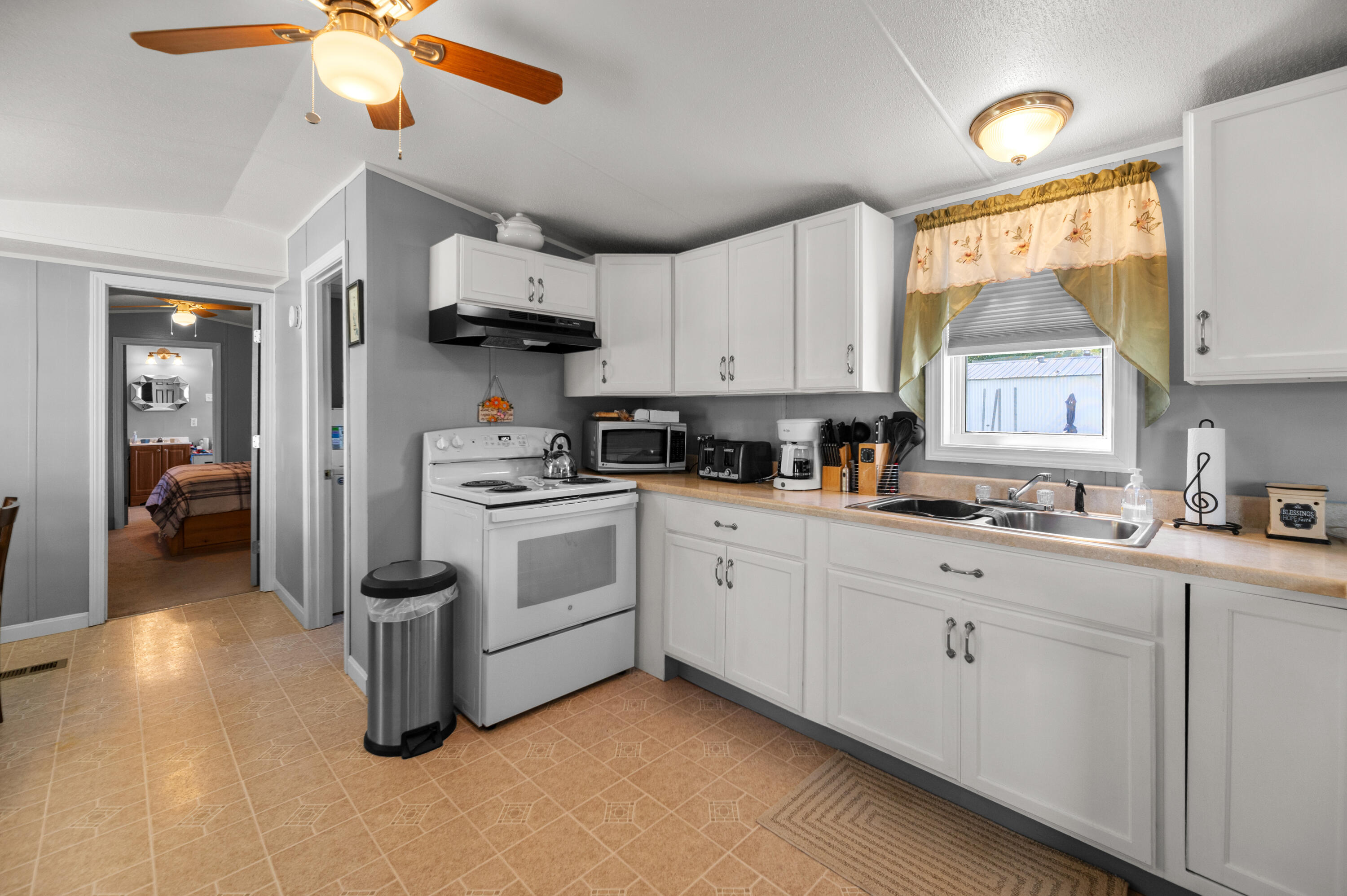 9 Long Avenue Clinton, ME 04927 - Photo 2 of 31 Kitchen