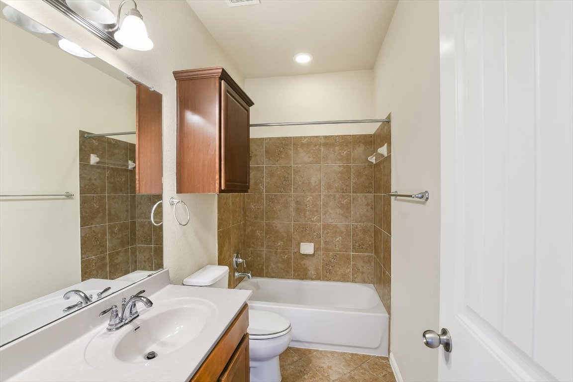 14001 Avery Ranch Boulevard, Unit 2104 Austin, TX 78717 - Photo 15 of 20 a bathroom with a bathtub shower sink vanity and toilet