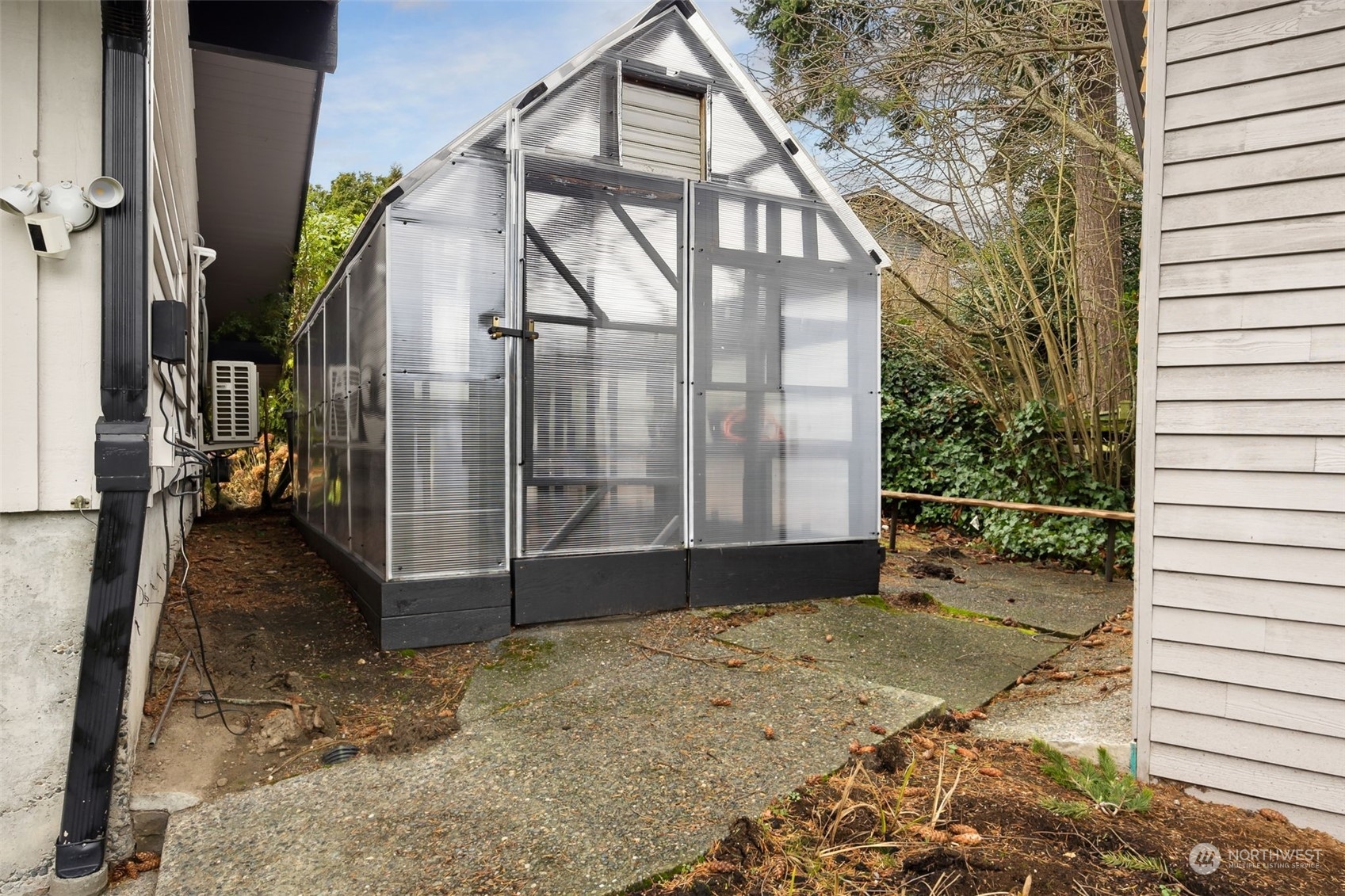29011 7th Place South Federal Way, WA 98003 - Photo 28 of 40 a backyard of a house