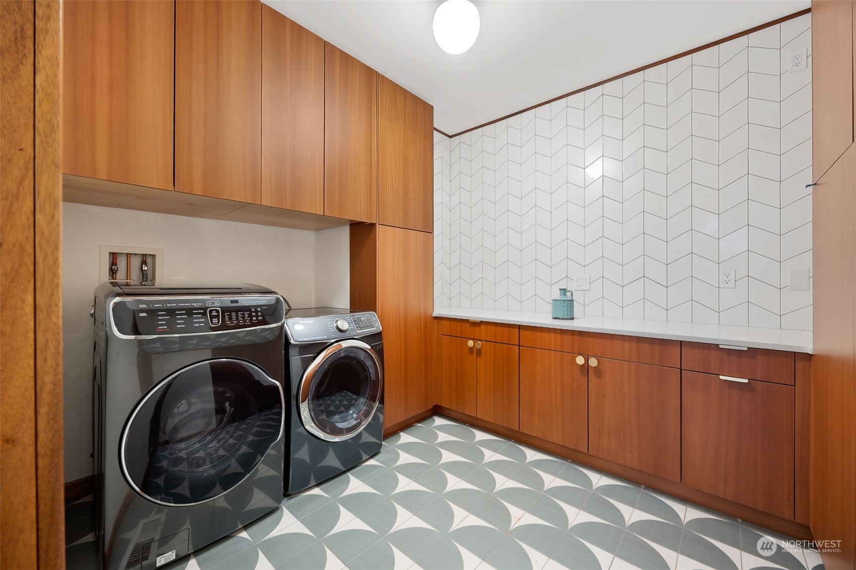 29011 7th Place South Federal Way, WA 98003 - Photo 10 of 40 a utility room with sink dryer and washer