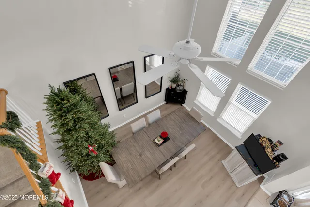 a view of livingroom with furniture
