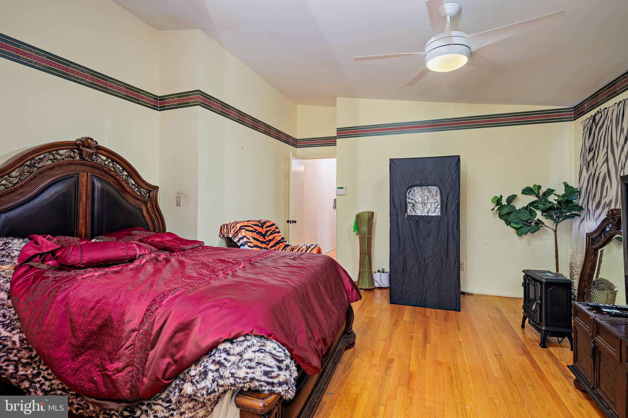 3819 Janbrook Road Randallstown, MD 21133 - Photo 16 of 47 a bedroom with a bed and a potted plant