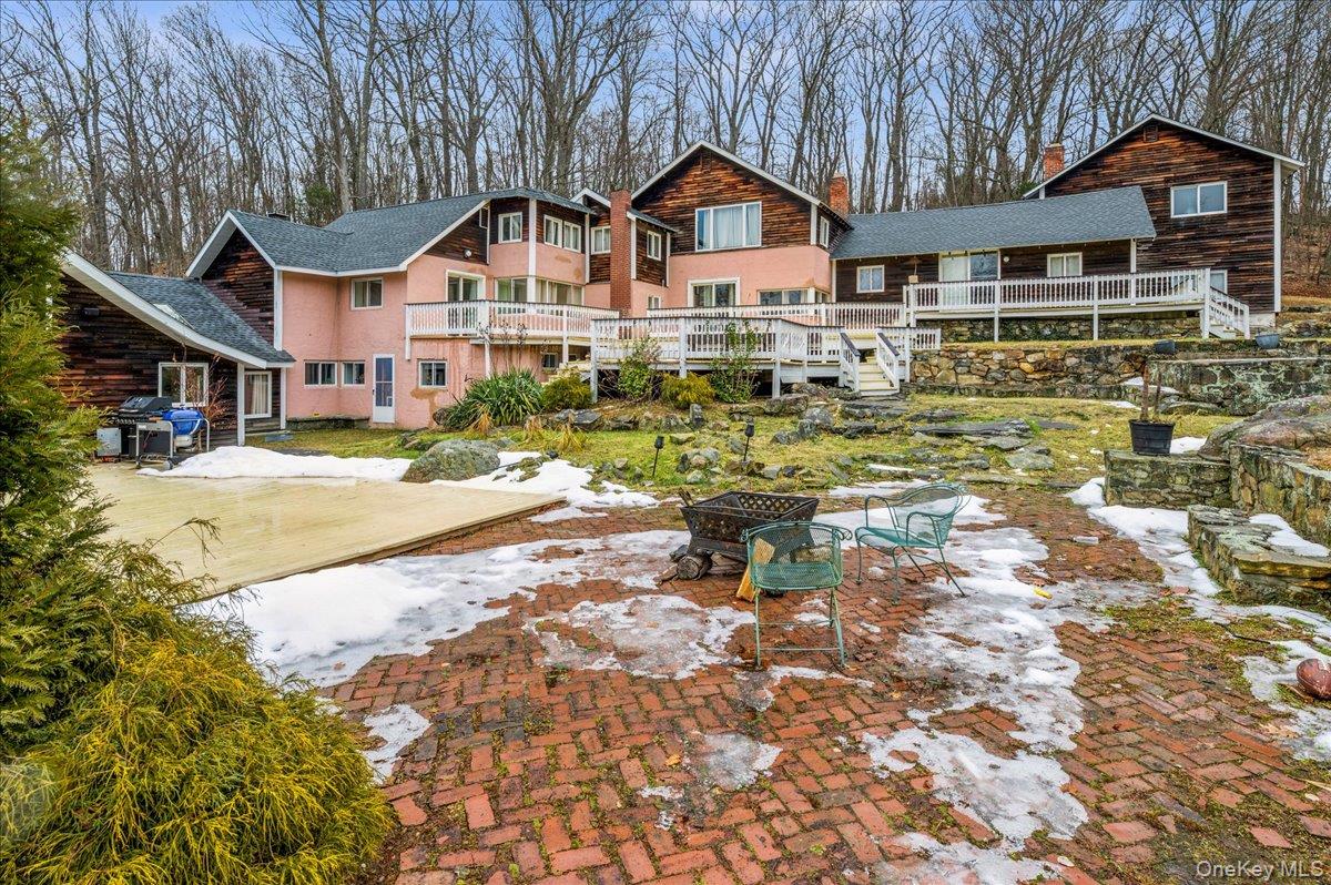 584 Milltown Road Brewster, NY 10509 - Photo 3 of 37 a view of a town with many houses