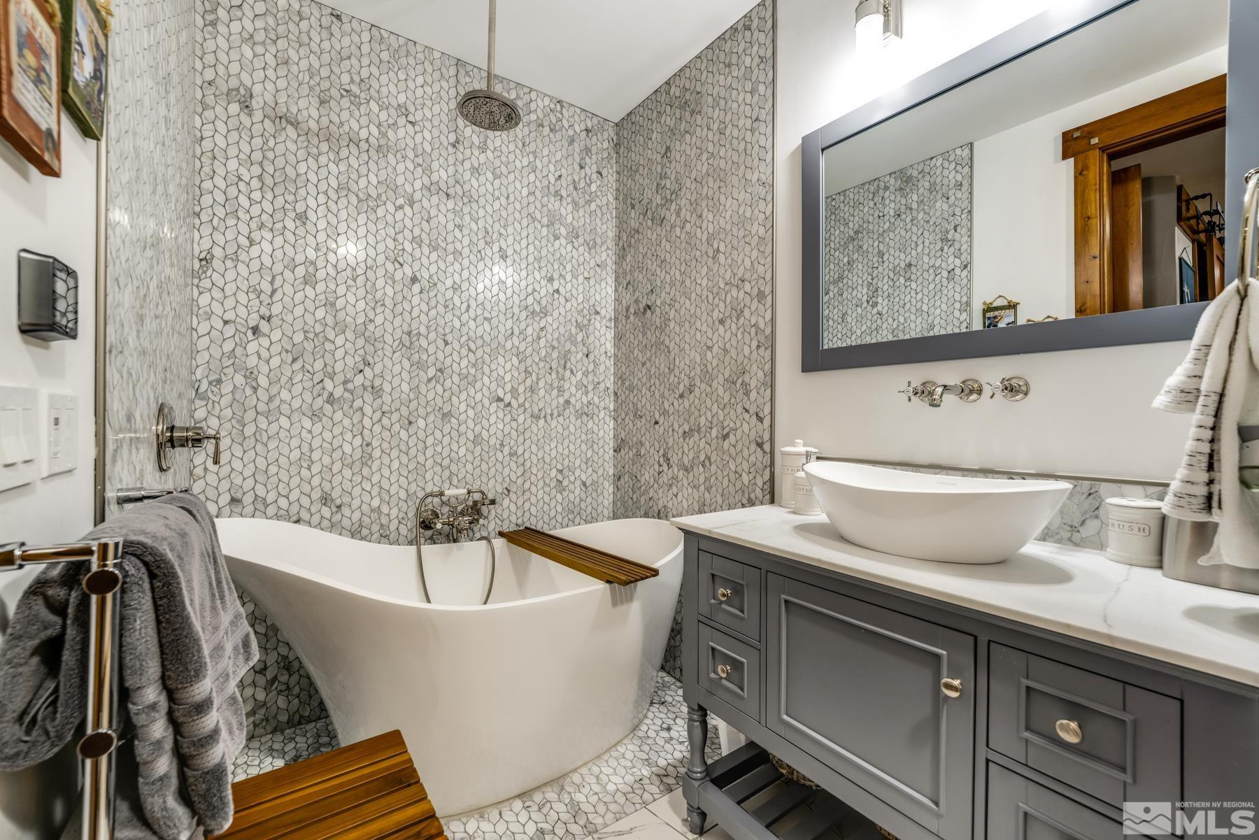 2785 West Lakeridge Reno, NV 89519 - Photo 22 of 40 a bathroom with a bathtub and shower