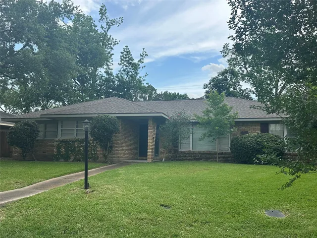 $2,600 | 3611 Broadmead Drive, Houston, TX 77025