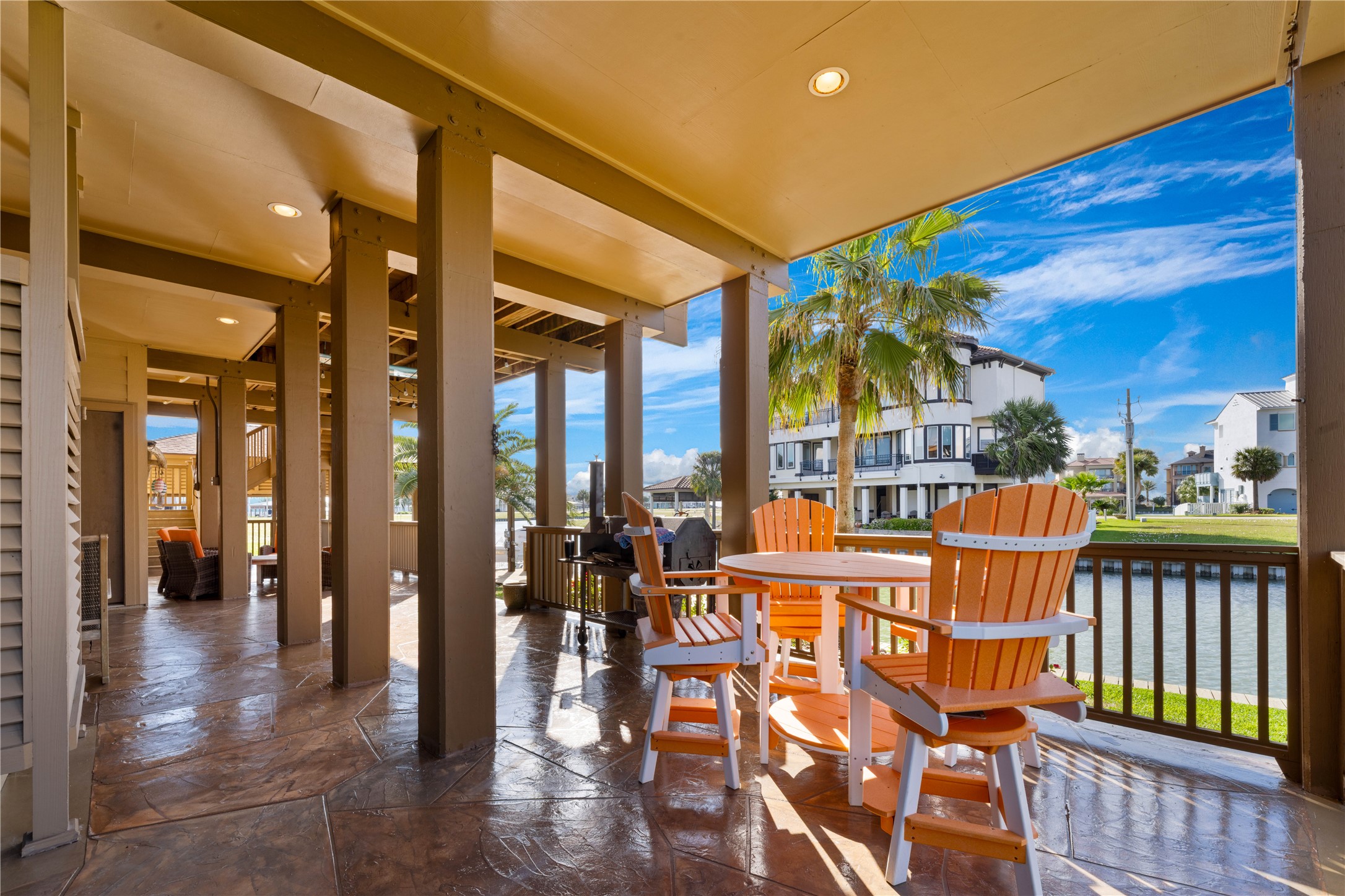8 Loggerhead Hitchcock, TX 77563 - Photo 14 of 25 a view of a patio with a table and chairs