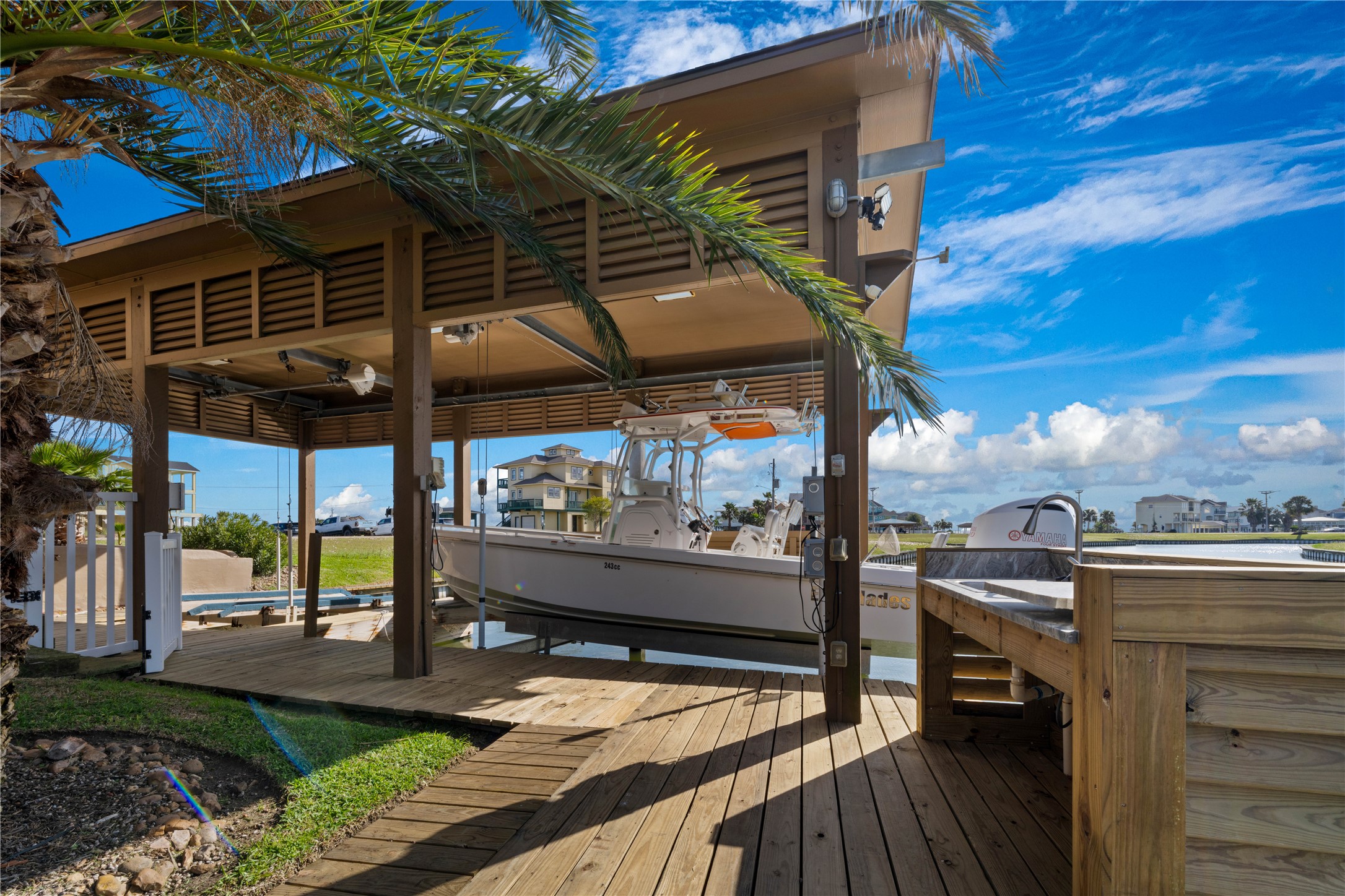 8 Loggerhead Hitchcock, TX 77563 - Photo 19 of 25 a view of a balcony with chairs and a barbeque