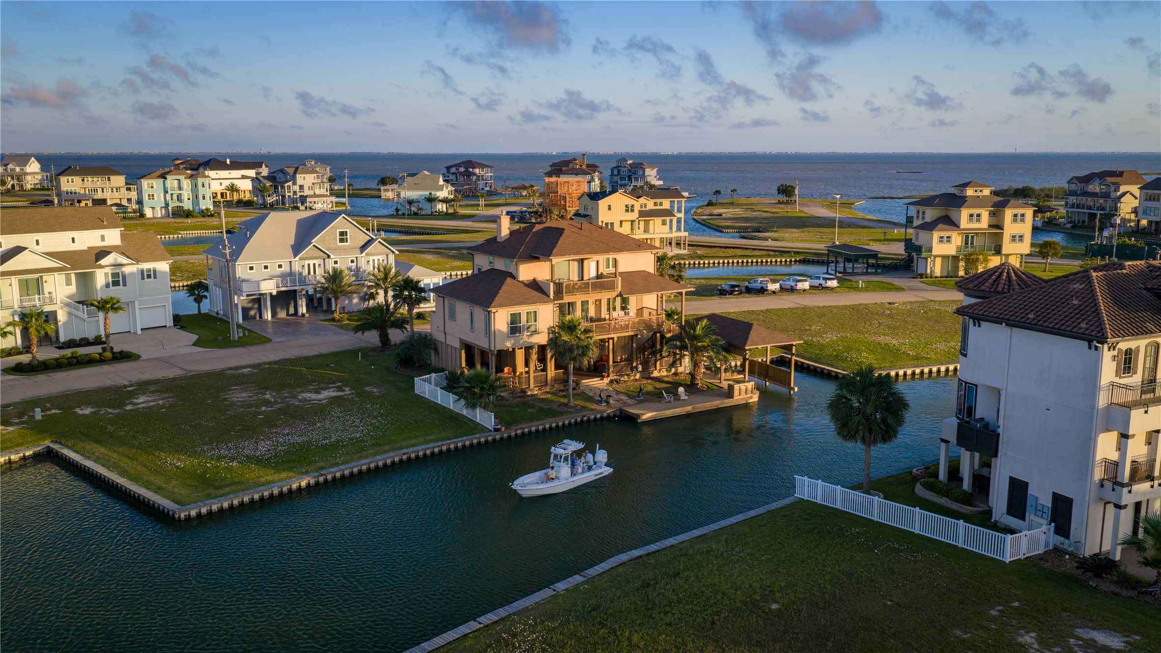 8 Loggerhead Hitchcock, TX 77563 - Photo 25 of 25 an aerial view of a house with a yard basket ball court
