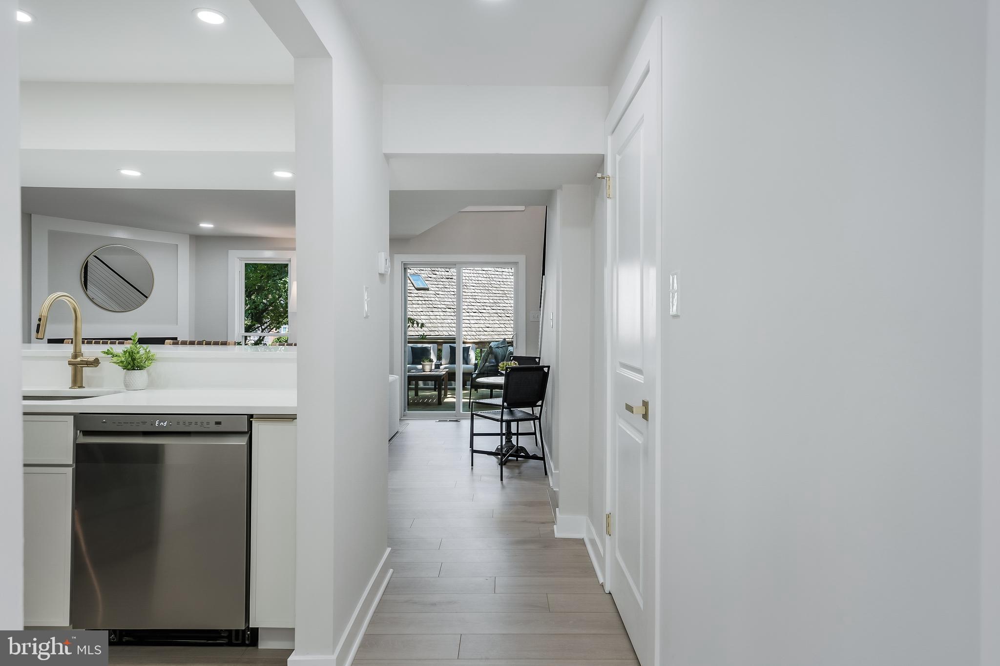 11213 Silentwood Lane Reston, VA 20191 - Photo 7 of 33