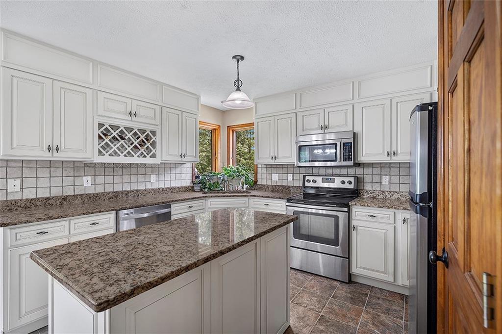 251 Dodds Road Butler, PA 16002 - Photo 4 of 24