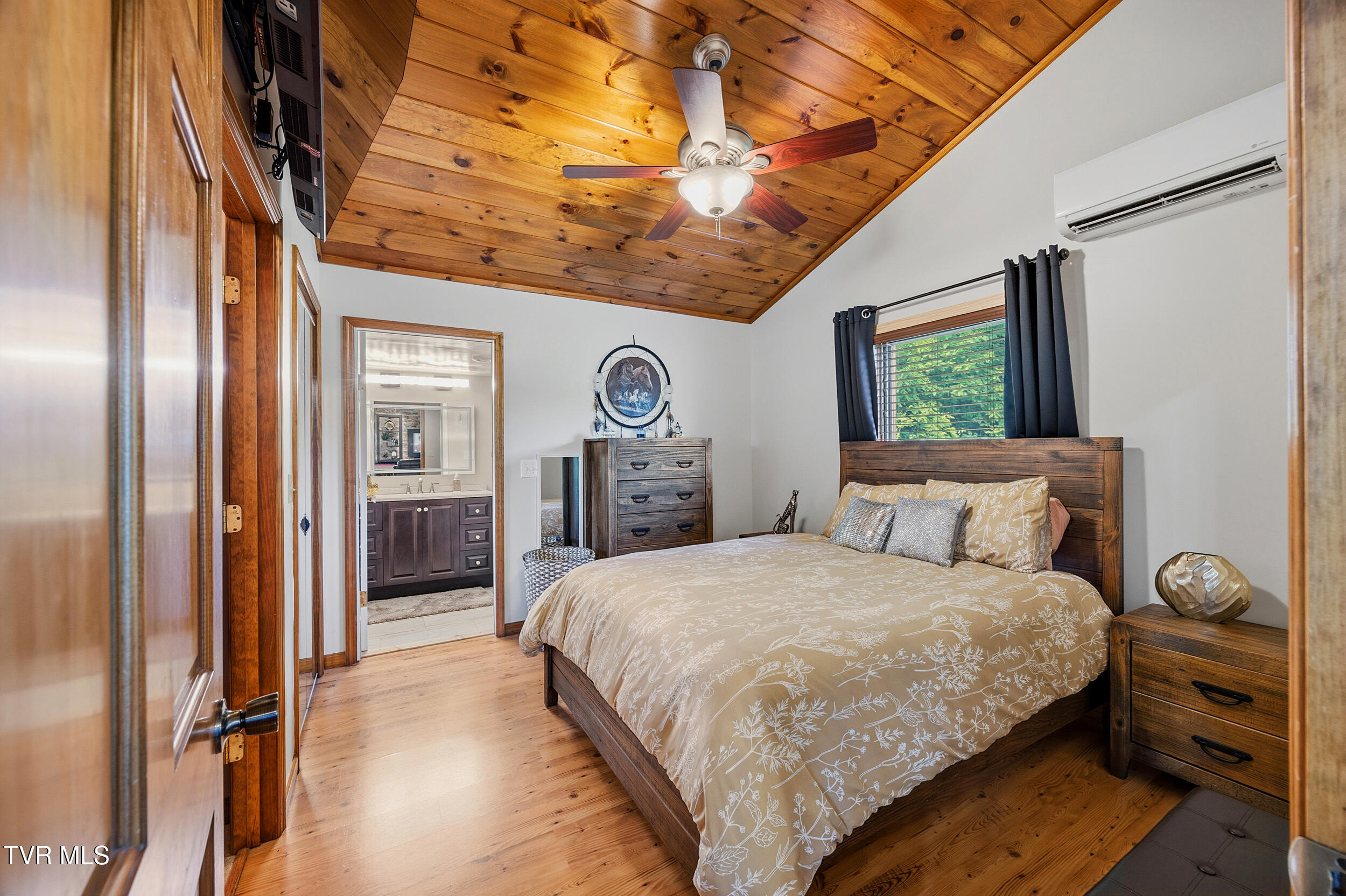 3427 Bill Douglas Road Newport, TN 37821 - Photo 19 of 50 7_bedroom-4
