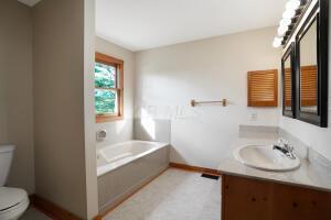 3530 Worthington Road Galena, OH 43021 - Photo 32 of 41 Second Bathroom on Second Floor