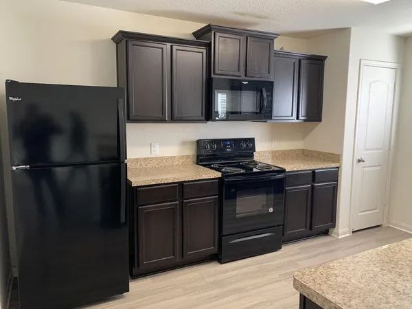 $1,695 | 217 Denson Lane, Jarrell, TX 76537