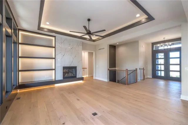 $835,000 | 916 Savannah Lane, Greenwood, MO 64034