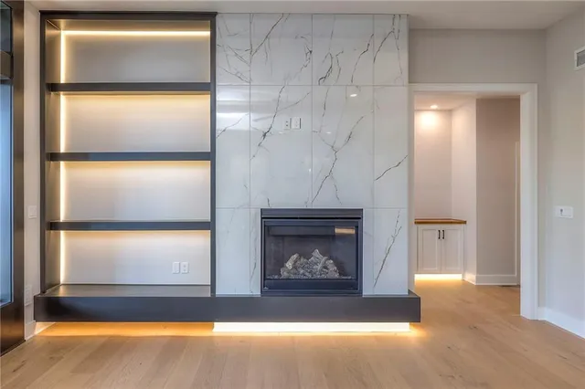 $835,000 | 916 Savannah Lane, Greenwood, MO 64034