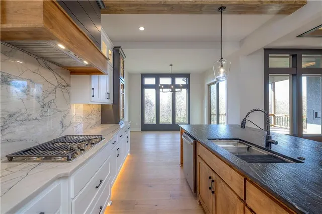 $835,000 | 916 Savannah Lane, Greenwood, MO 64034